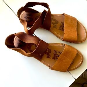 Sorel Ella II sandal in velvet tan size 8.5